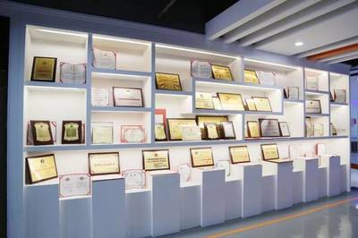 藍奧股份喜迎南陽市副市長黃鈁蒞臨參觀指導，共話網絡文化經營發展